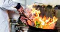 Detrás de cada plato: un día para celebrar a quienes hacen de la cocina su oficio