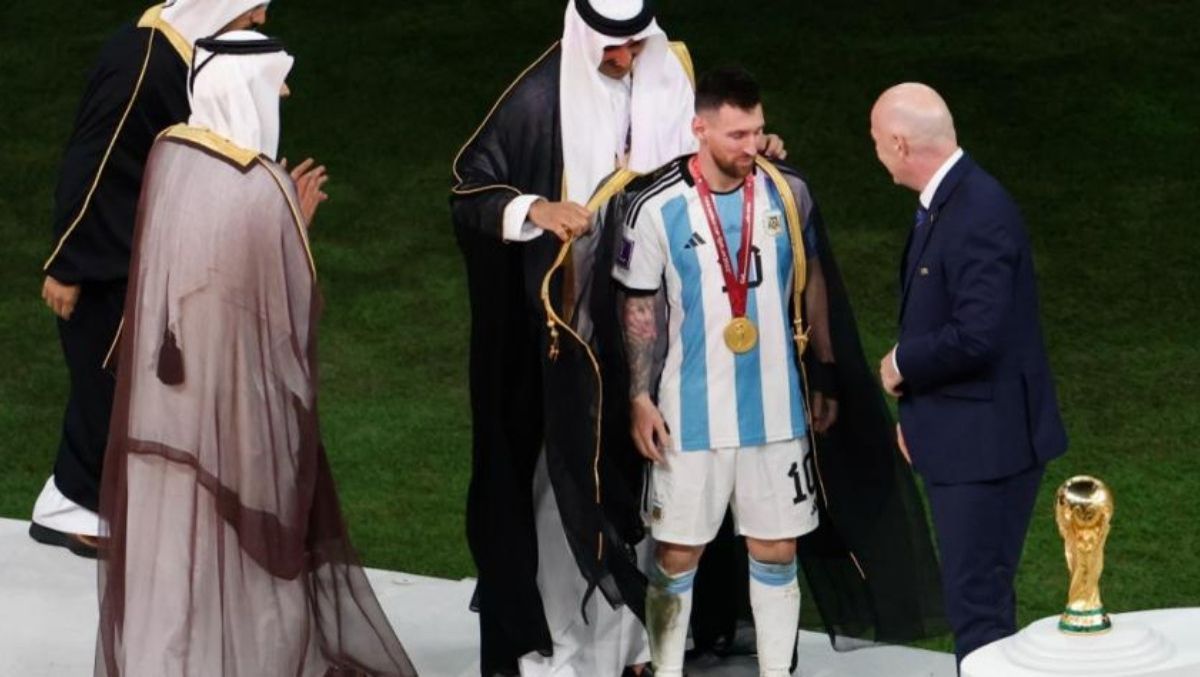 Insólito: Messi recibió una oferta de U$S  por la túnica con la  que recibió la Copa | Neuquén Al Instante | Periodismo Digital en la  Patagonia