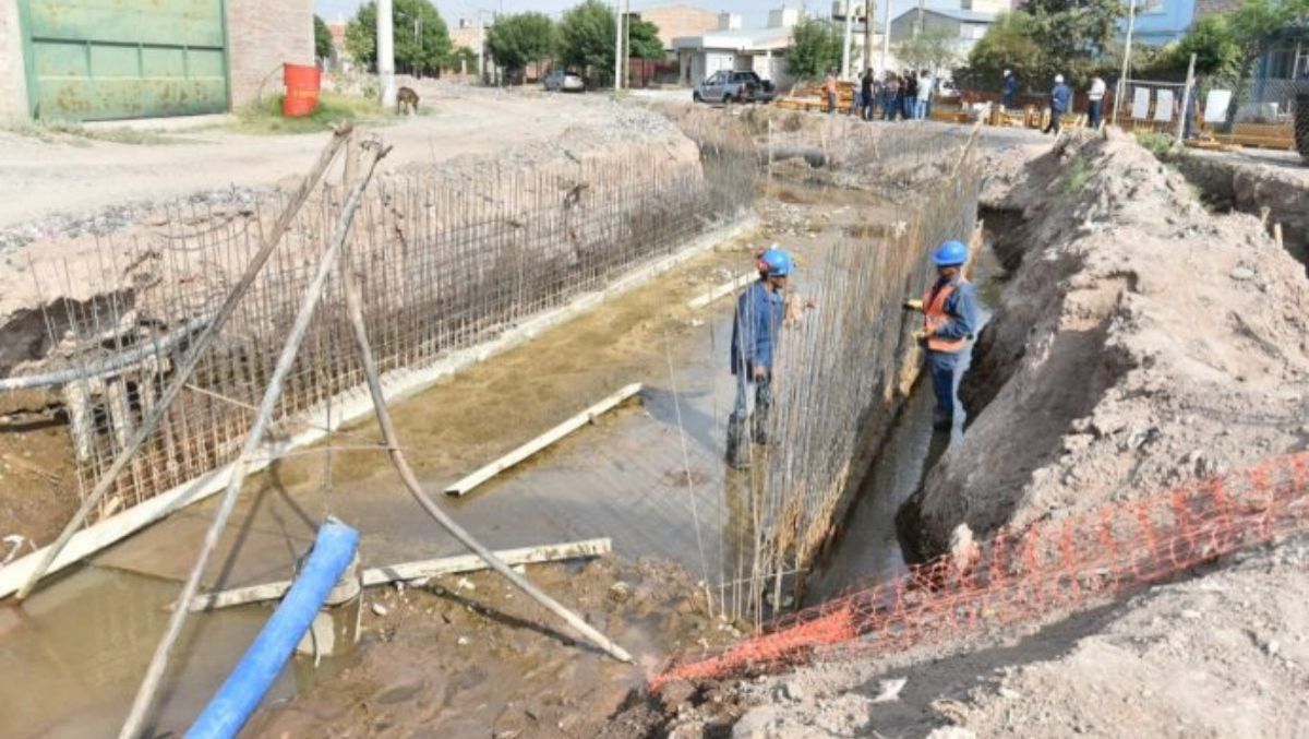 Avanza el entubamiento del canal Pluis que permitirá transformar el lugar un paseo lineal para los vecinos