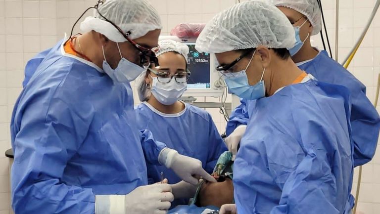 Logro: médicos del Hospital Heller realizaron la primera cirugía maxilofacial con simulación 3D  thumbnail