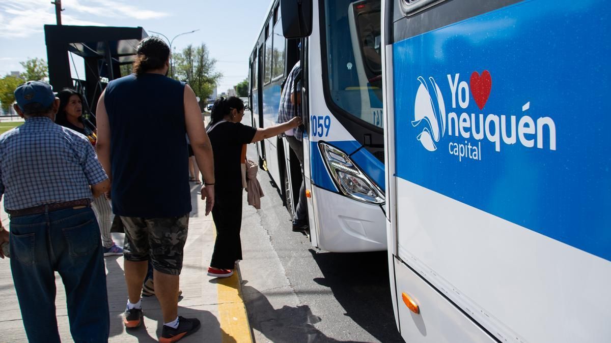 Levantaron el paro y funcionan normalmente los colectivos en Neuquén 