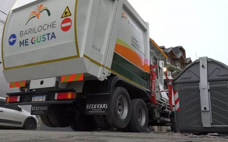 Un hombre murió compactado por un camión de residuos en Bariloche  thumbnail