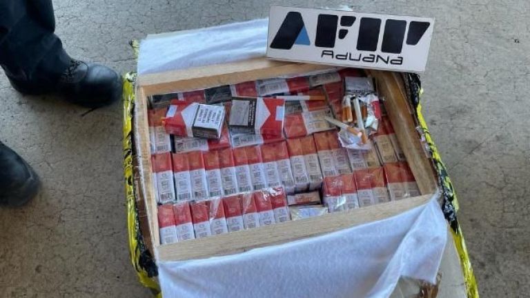Secuestró más de 7.000 paquetes de cigarrillos de contrabando que venían desde Paraguay  thumbnail