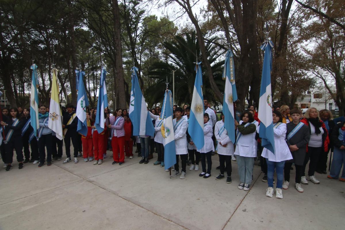 Presentaron la nueva bandera de Centenario Neuquén Al Instante Periodismo Digital en la