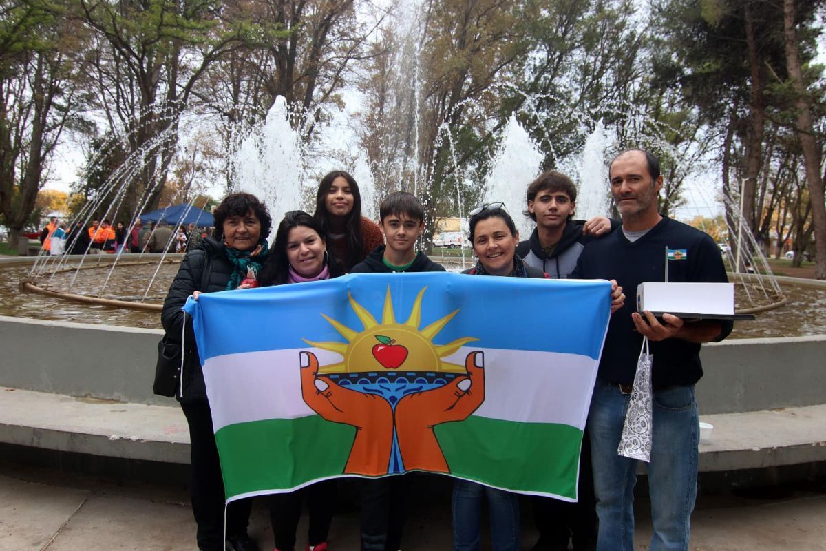 Presentaron la nueva bandera de Centenario Neuquén Al Instante Periodismo Digital en la
