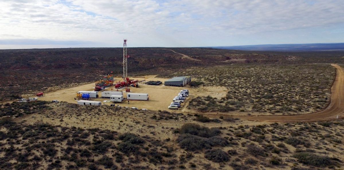 La producción de petróleo en Neuquén alcanza los 328 mil barriles por día (y crece un 24% en relación al año anterior)