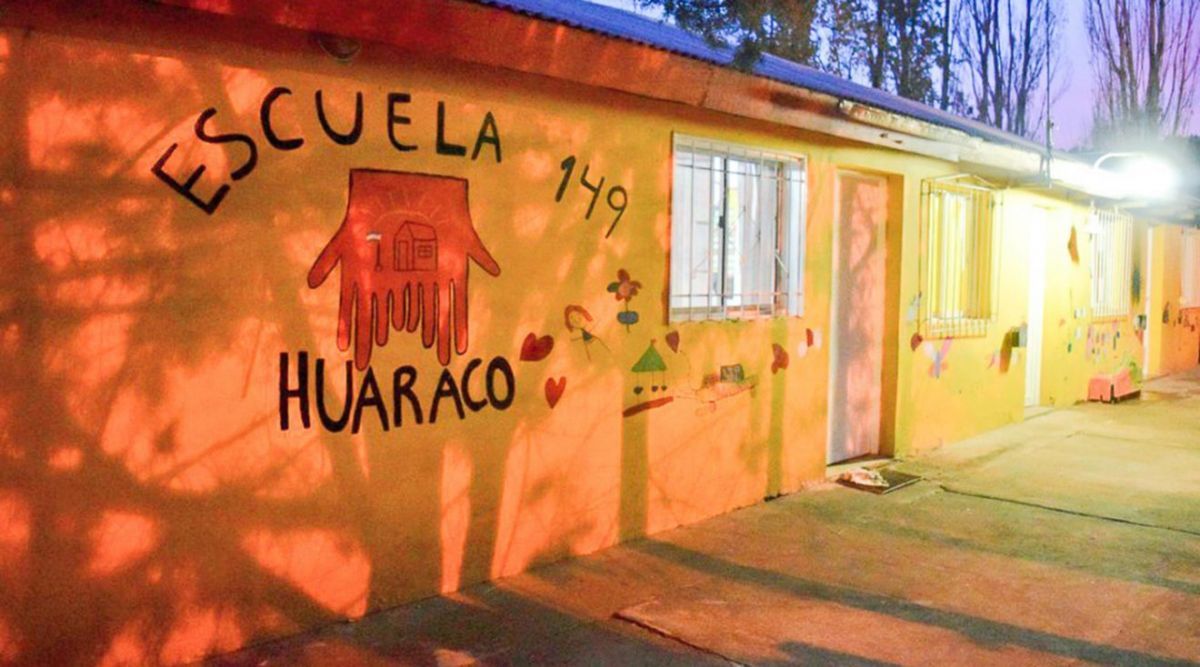Trabajan para resolver las filtraciones en la escuela de Huaraco