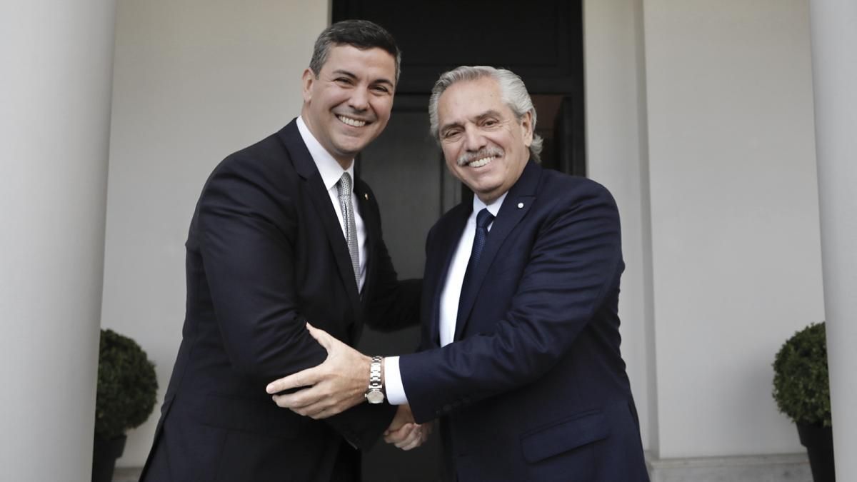 Fernández está reunido con el presidente electo de Paraguay, Santiago Peña 