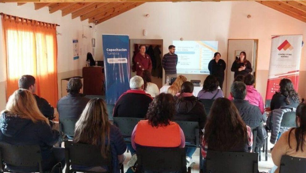 Se dictó capacitación para emprendedores del Norte neuquino (para informarse sobre trámites y herramientas necesarias para gestionar sus emprendimientos)