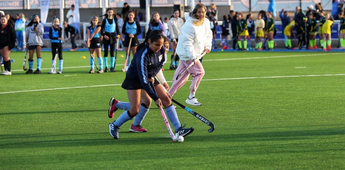 Quedó inaugurada la nueva cancha de hockey con base de agua