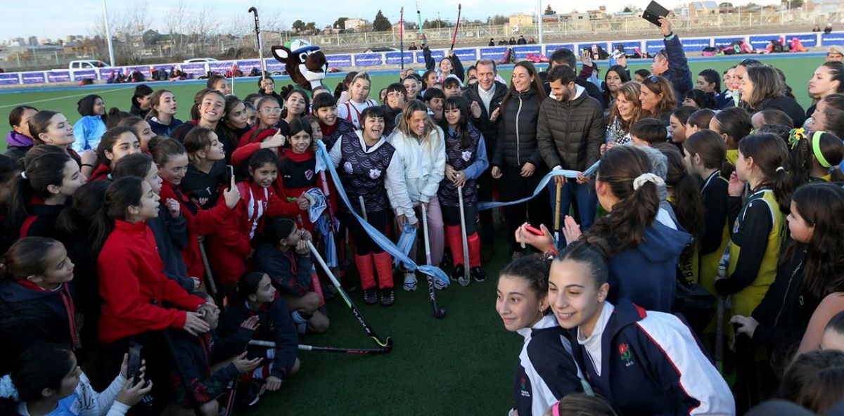 Quedó inaugurada la nueva cancha de hockey con base de agua